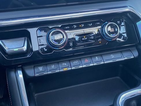 Used 2024 GMC Sierra 2500 Denali Ultimate image 17