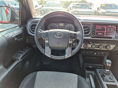 Used 2020 Toyota Tacoma TRD Off-Road w/ Technology Package AWD/4WD image 32