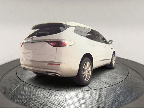 Used 2022 Buick Enclave Premium image 2