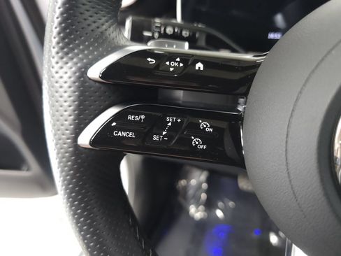 Used 2025 Mercedes-Benz GLC 350e 4MATIC w/ AMG Line image 10