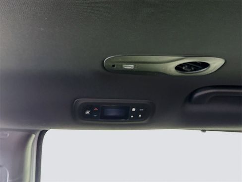 New 2026 Chrysler Pacifica Select image 18