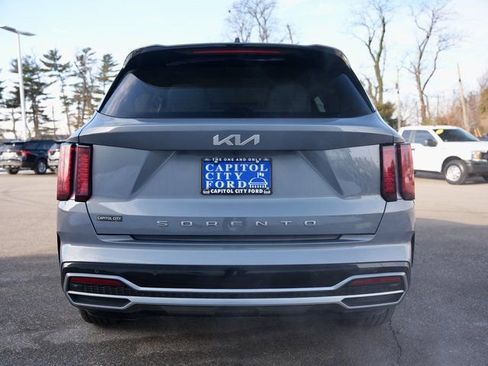 Used 2022 Kia Sorento S w/ Panoramic Sunroof Package image 5