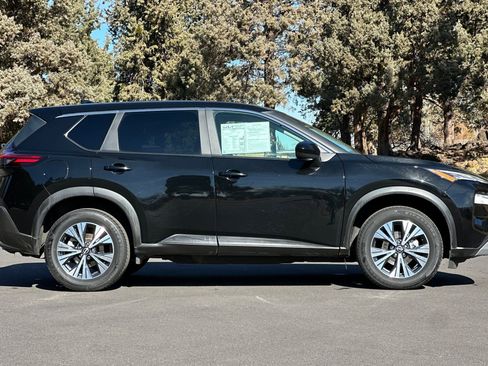 Used 2023 Nissan Rogue SV image 3