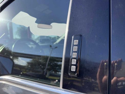 Used 2019 Ford F150 Platinum w/ Equipment Group 701A Luxury image 10