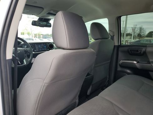 Used 2022 Toyota Tacoma SR5 w/ Technology Package image 12