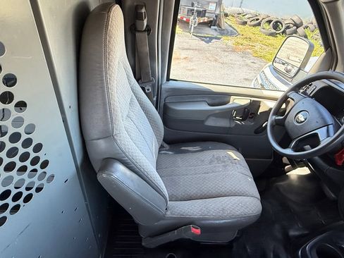 Used 2008 Chevrolet Express 2500 RWD image 17