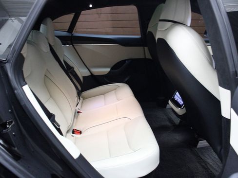 Used 2022 Tesla Model S Plaid image 15