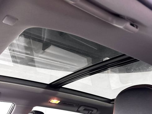 Used 2019 Toyota Highlander Limited Platinum image 19