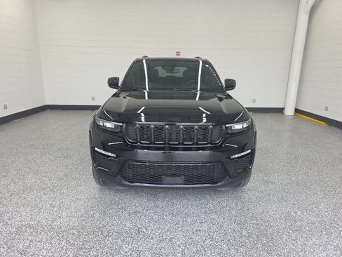 Used 2024 Jeep Grand Cherokee Limited w/ Black Appearance Package AWD/4WD image 8