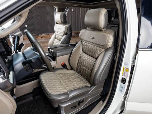 Used 2025 Ford F350 Platinum w/ Platinum Plus Package image 30