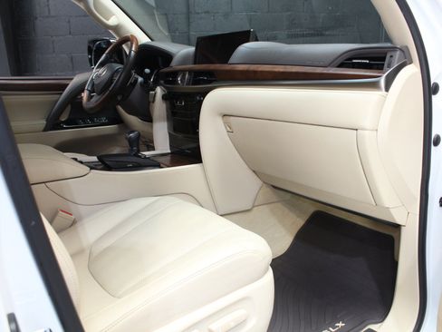 Used 2021 Lexus LX 570 4WD w/ Luxury Package image 50