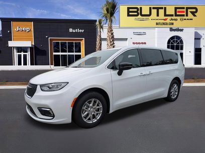 New 2026 Chrysler Pacifica Select