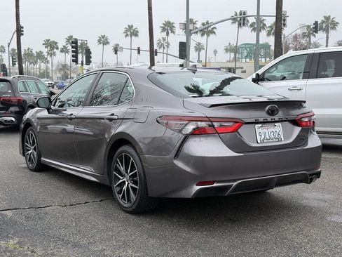 Used 2024 Toyota Camry SE image 6