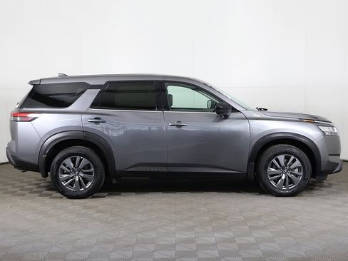 Used 2024 Nissan Pathfinder S image 16