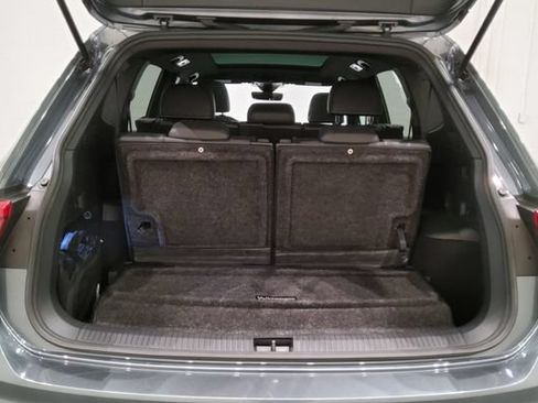 Used 2022 Volkswagen Tiguan SE R-Line FWD image 13