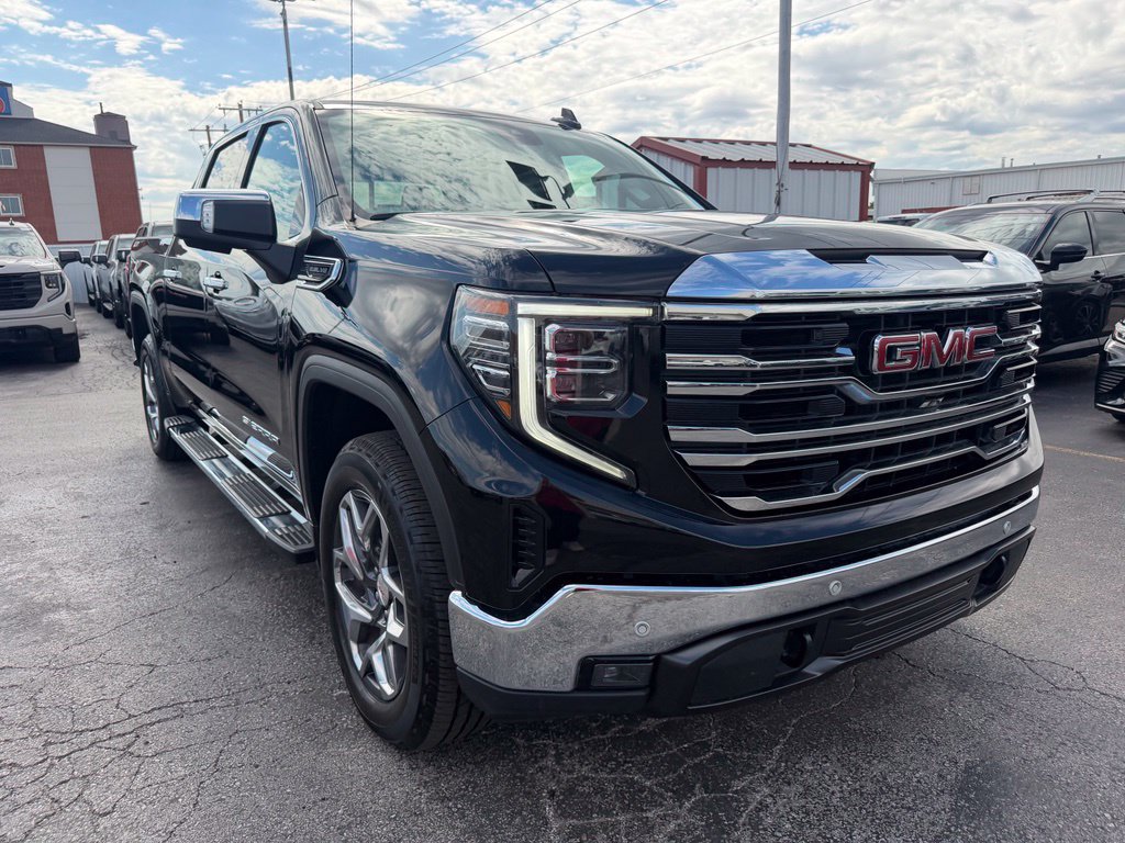 Used 2024 GMC Sierra 1500 SLT w/ SLT Premium Plus Package AWD/4WD image 5