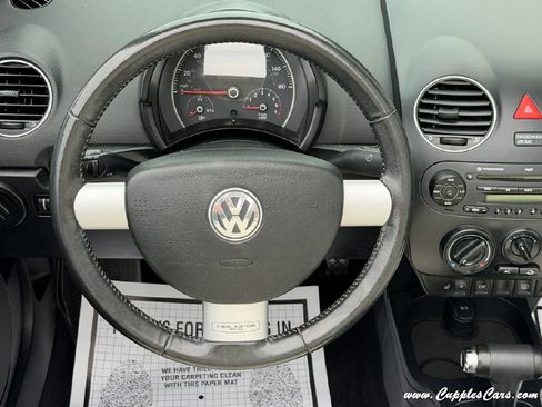 Used 2010 Volkswagen Beetle Final Edition FWD image 23