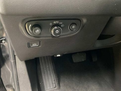 Used 2023 GMC Terrain SLT w/ Infotainment Package II AWD/4WD image 17