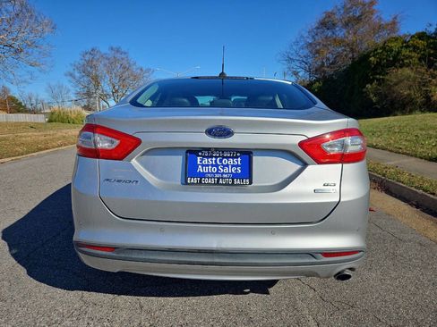 Used 2013 Ford Fusion SE image 4