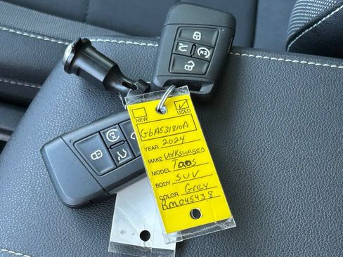 Used 2024 Volkswagen Taos SE w/ Panoramic Sunroof Package FWD image 54