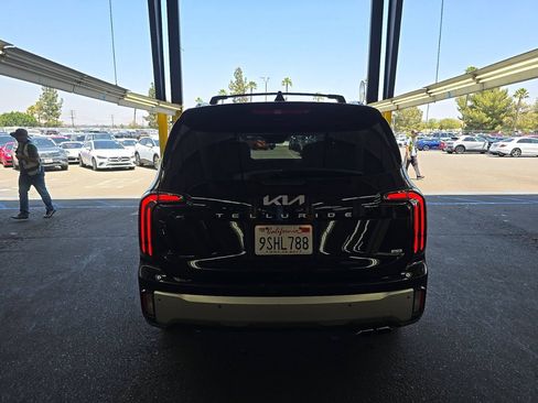 Used 2024 Kia Telluride EX w/ EX Captain's Chair Package AWD/4WD image 5