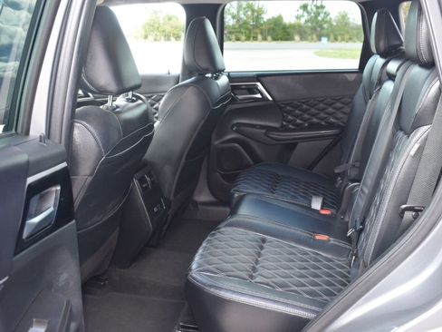 Used 2022 Mitsubishi Outlander SEL image 9