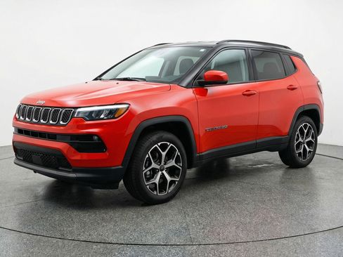 Used 2025 Jeep Compass Limited image 3