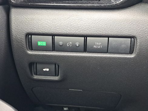 Used 2024 Nissan Sentra SV image 28