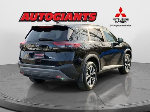 Used 2023 Nissan Rogue SV image 2