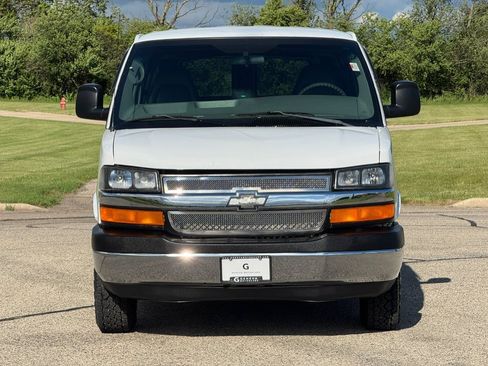 Used 2005 Chevrolet Express 3500 Passenger w/ LS Preferred Equipment Group RWD image 9