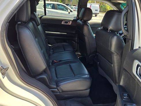 Used 2015 Ford Explorer XLT w/ Equipment Group 202B AWD/4WD image 18