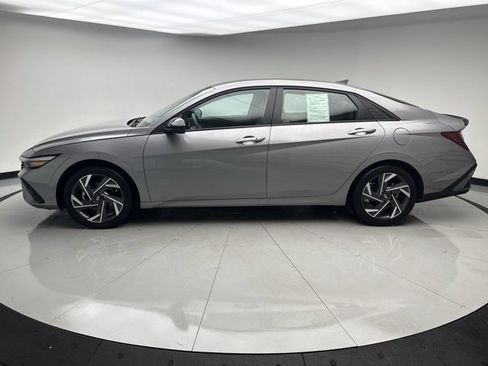 Used 2025 Hyundai Elantra Sport FWD image 2