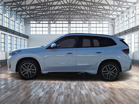 Used 2023 BMW X1 xDrive28i w/ Premium Package image 7