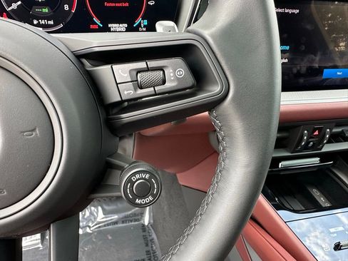 Used 2026 Porsche Cayenne E-Hybrid Coupe AWD/4WD image 17