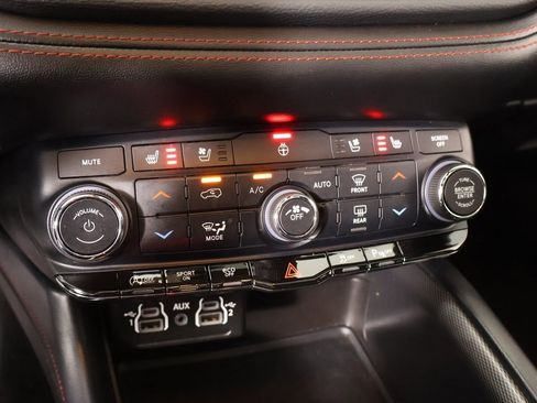 Used 2023 Dodge Durango GT image 8