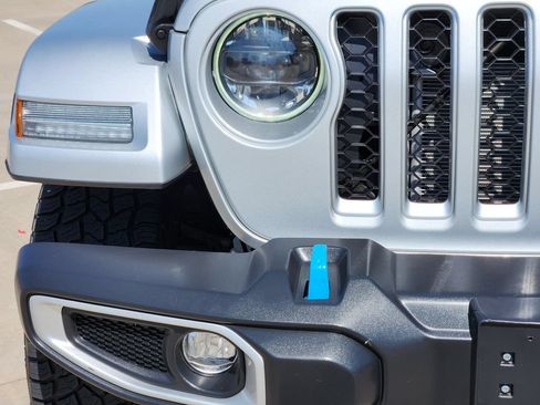 Used 2023 Jeep Wrangler Unlimited Sahara AWD/4WD image 9