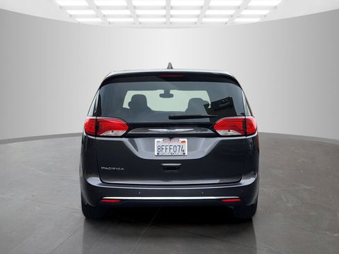 Used 2018 Chrysler Pacifica Touring Plus FWD image 6