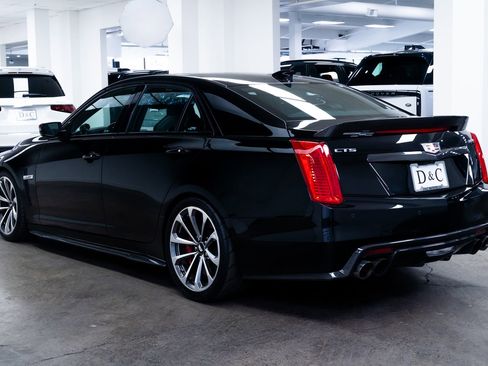 Used 2018 Cadillac CTS V RWD image 4