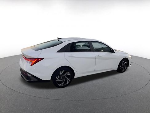 Used 2025 Hyundai Elantra SEL image 14