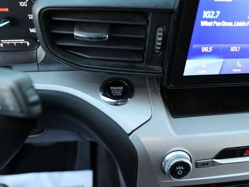 Used 2023 Ford Explorer XLT image 19