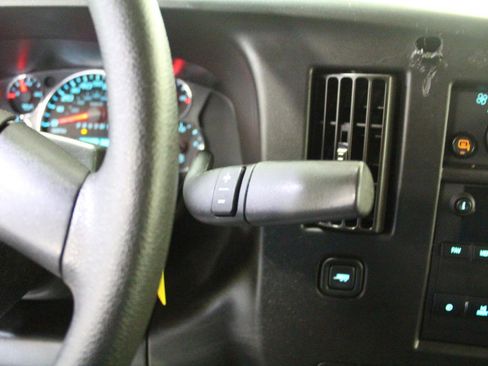 Used 2020 Chevrolet Express 2500 RWD image 14