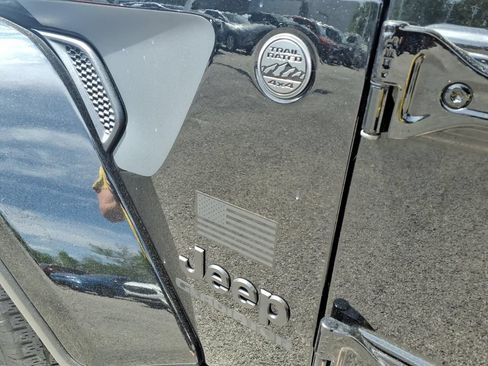 Used 2023 Jeep Gladiator Sport AWD/4WD image 5