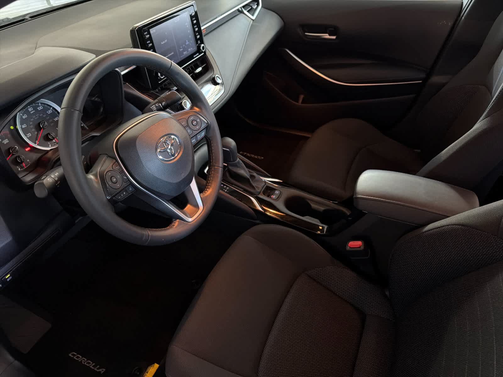 Used 2022 Toyota Corolla SE w/ Carpet Mat Package (TMS) FWD image 11