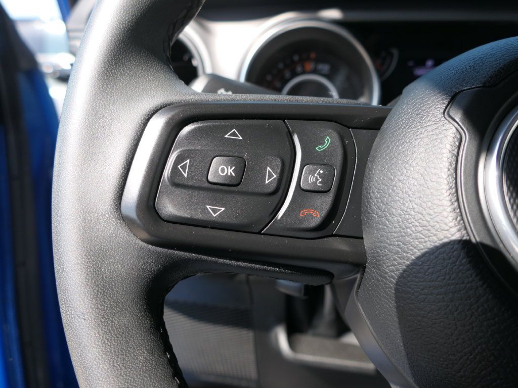 Certified 2023 Jeep Gladiator Sport AWD/4WD image 16