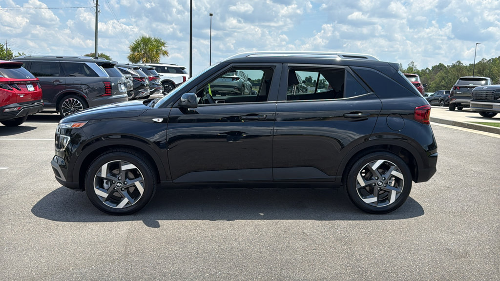 Used 2026 Hyundai Venue SEL FWD image 4