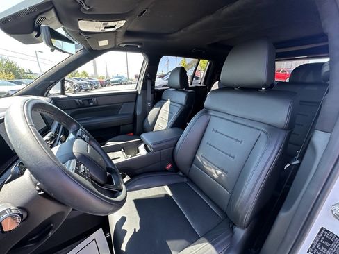 Used 2025 Hyundai Santa Fe Calligraphy image 11