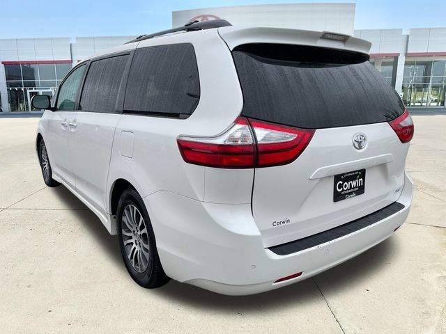 Used 2019 Toyota Sienna XLE FWD image 3