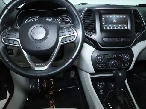 Certified 2020 Jeep Cherokee Latitude Lux w/ Quick Order Package 26H Lux image 28