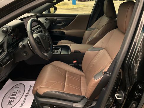 Used 2024 Lexus ES 350 Ultra Luxury w/ Accessory Package (Z2) image 10