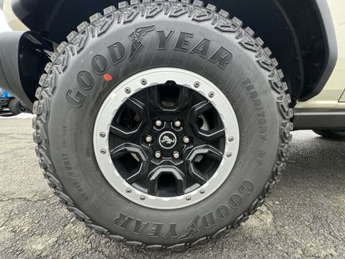 New 2025 Ford Bronco Badlands image 12